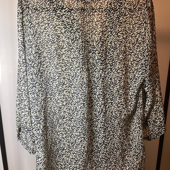 GAP L womens blouse. Polka dot design on Navy - Picture 2 of 5